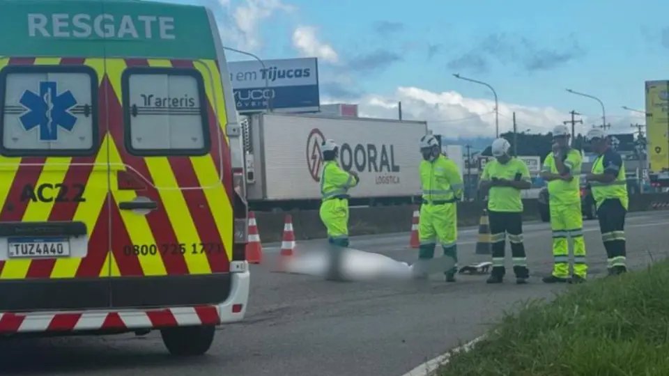 Mulher morre após atropelamento na BR-101 em trecho movimentado