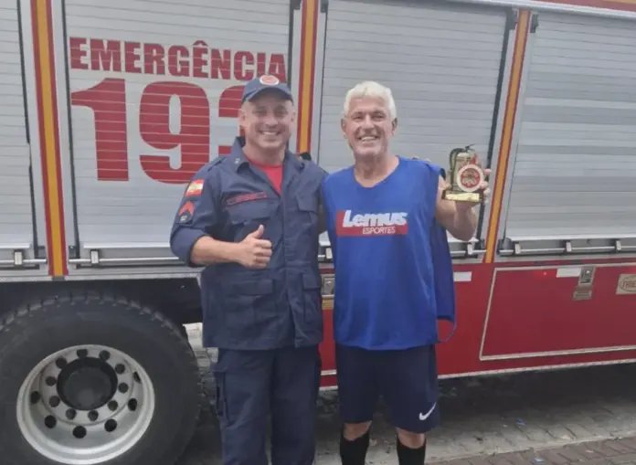 Ato heroico de idoso de 72 anos evita tragédia e morador é homenageado pelos bombeiros