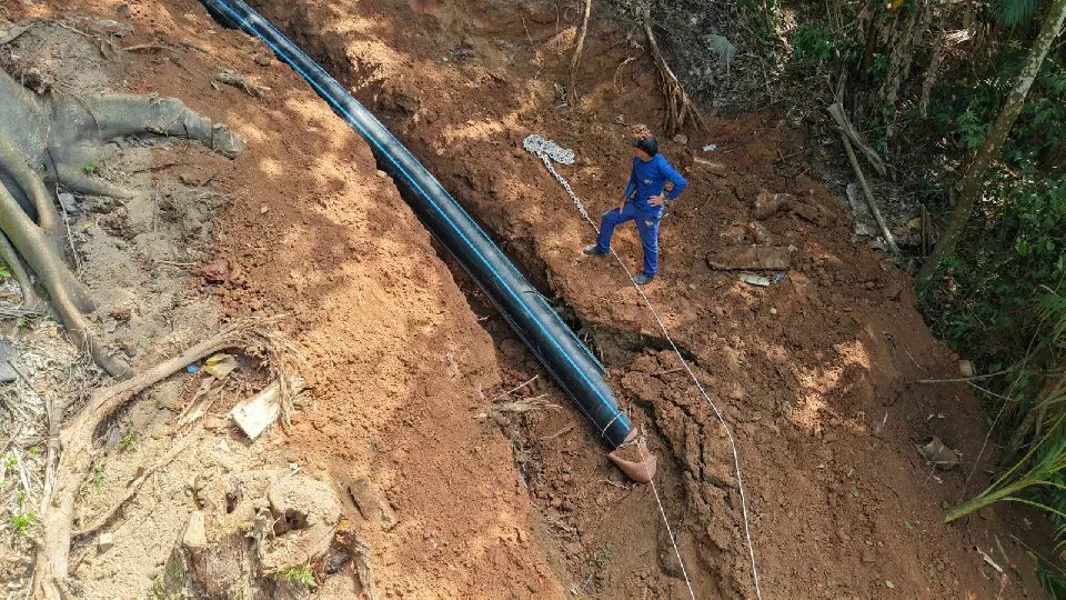 Com duas frentes de trabalho, instalação da nova adutora do Samae avança