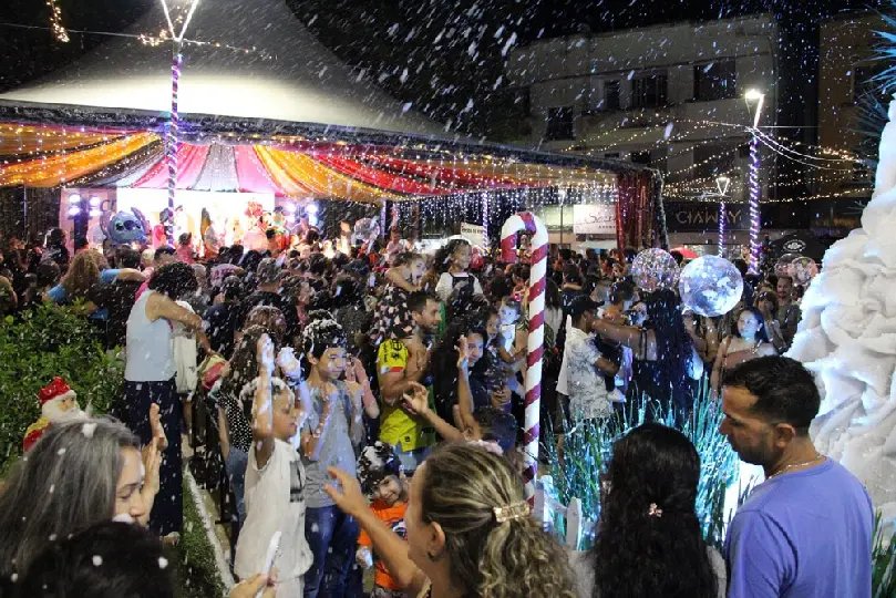 Natal Encantado segue com programação especial na praça Barão de Schneeburg