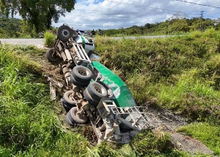 Homem morre no hospital após grave acidente com caminhão betoneira