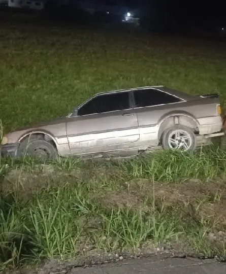 Carro sai da pista na SC-108 e motorista não é encontrado