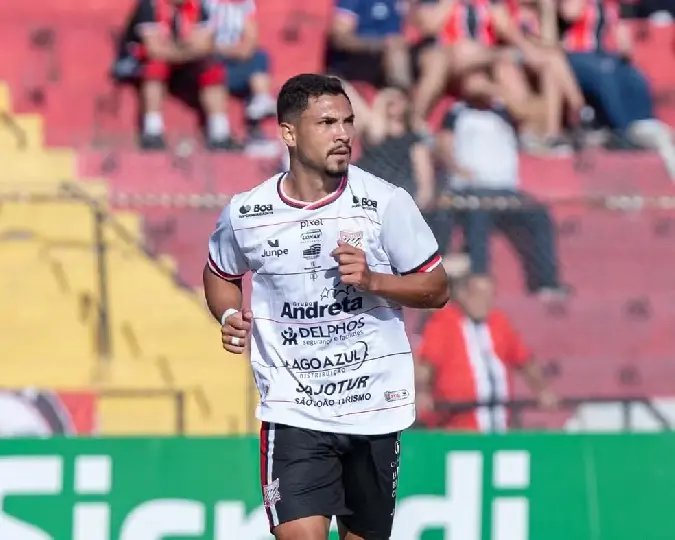 Brusque acerta contratação de lateral-direito do Paulista