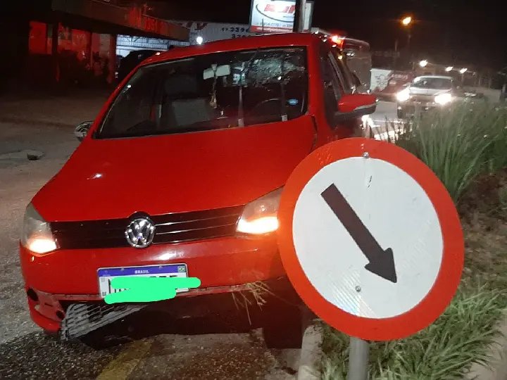 (VÍDEO) Acidente em Brusque deixa condutor inconsciente na noite de sábado