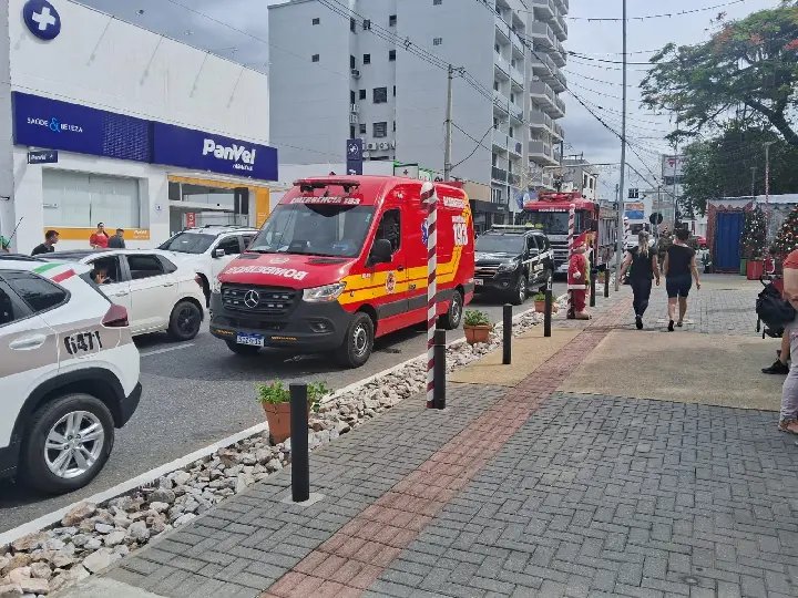 Homem morre esfaqueado na Praça Barão de Schneeburg