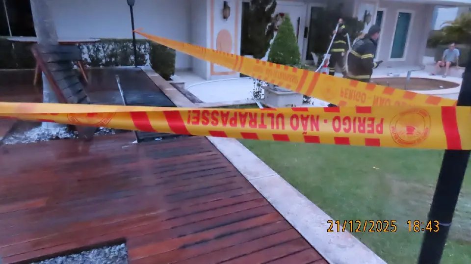 Moradores agem rápido, controlam chamas e evitam incêndio maior