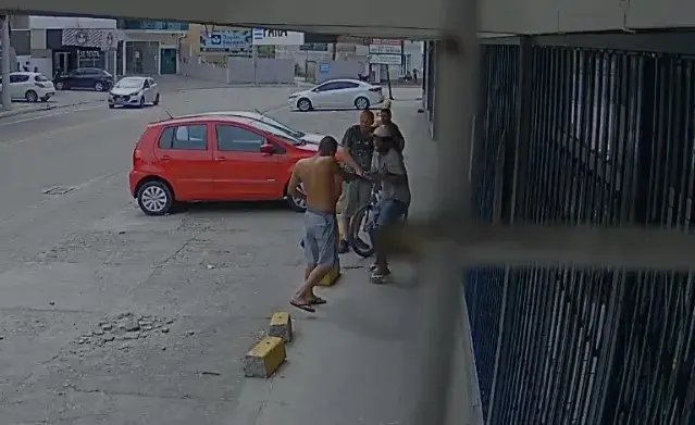 (VÍDEO) Imagens de câmera registram tentativa de homicídio em Brusque