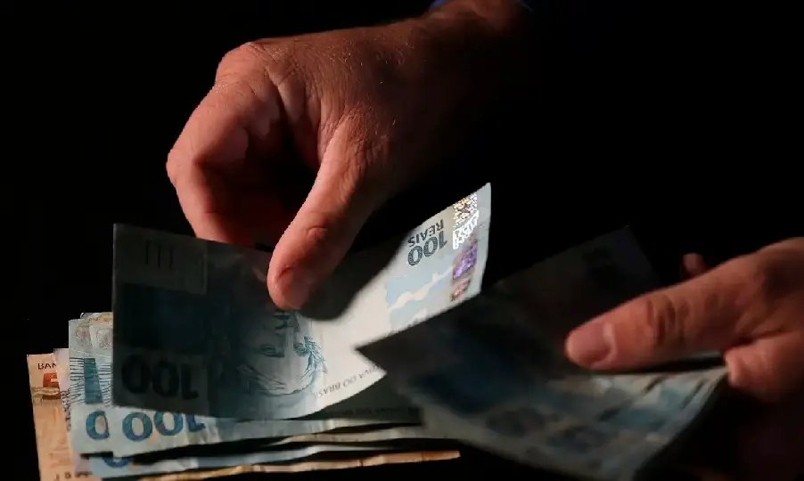 Governo libera saldo do FGTS retido pelo saque-aniversário