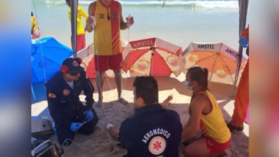 Turista chinês sofre mal súbito e morre na praia