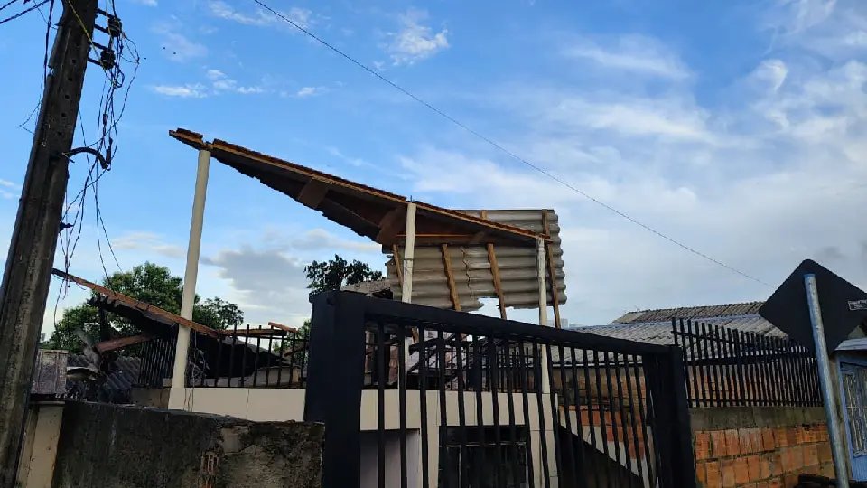 Incêndio criminoso termina com homem morto e casa destruída