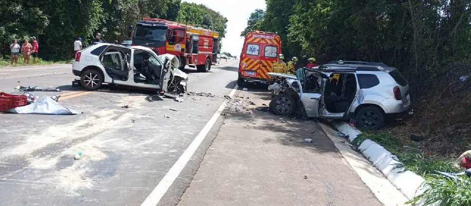 Colisão frontal deixa um morto e vários feridos