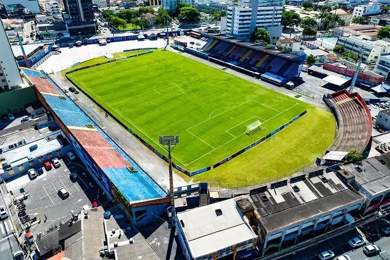 Renaux escolhe Gigantão como plano B para estreia no Catarinense, após pedido da FCF