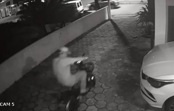 (VÍDEO) Bicicleta elétrica é furtada do pátio de casa no São Luís
