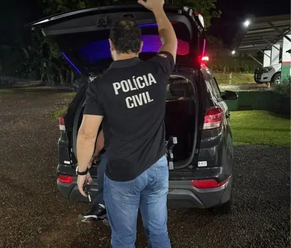 Suspeito de matar caminhoneiro se apresenta à polícia e é preso