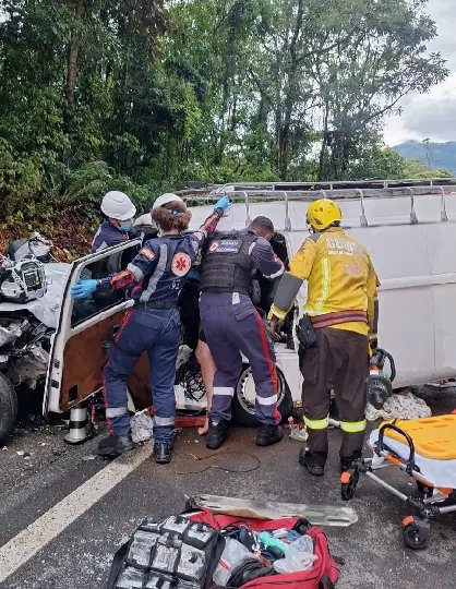 Acidente violento mata passageira e deixa três pessoas gravemente feridas