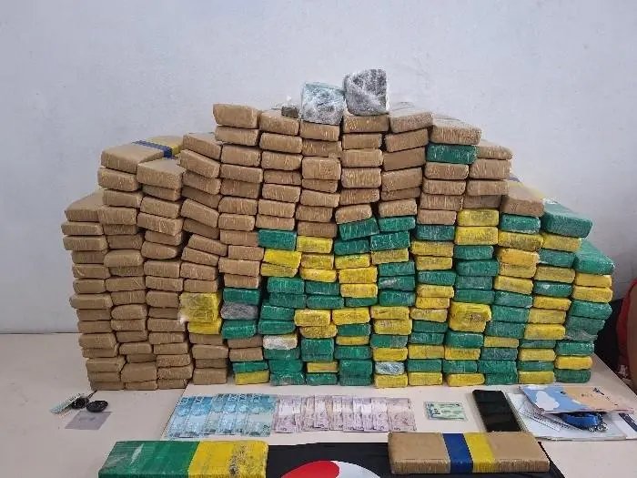 Casal é preso com mais de 200 quilos de maconha após abordagem