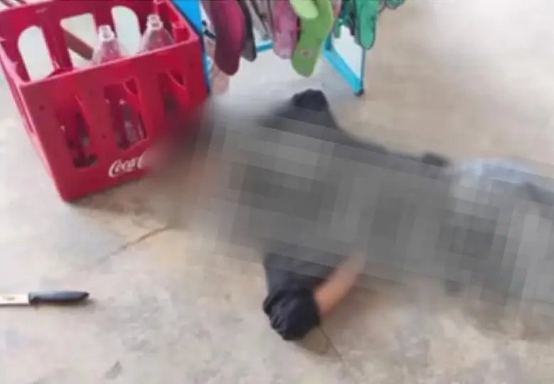 Homem invade mercado com faca e é morto a tiros