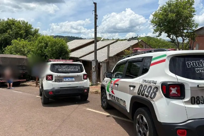 Pai mata filha e esposa a facadas e morre em confronto com a polícia