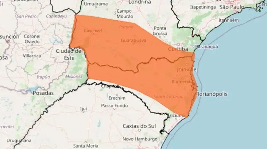 Ciclone deve atingir o Vale do Itajaí neste domingo e colocar outras regiões em alerta