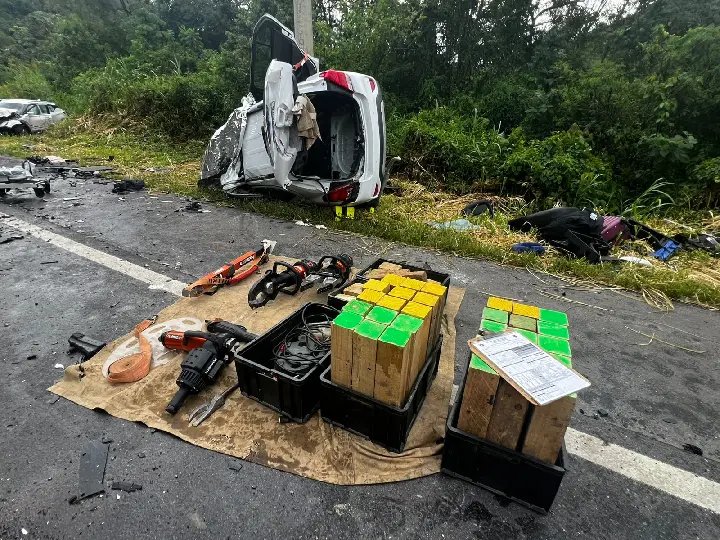 (VÍDEO) Tragédia na BR-470: colisão entre veículos e caminhão deixa um morto e feridos