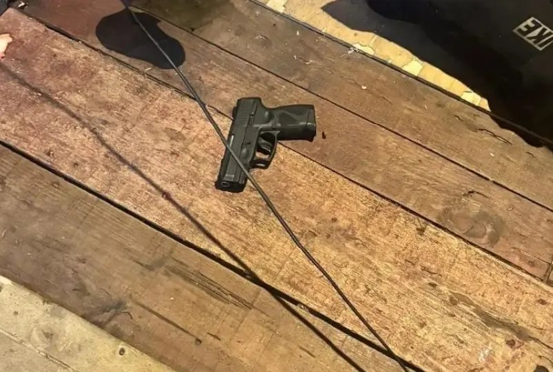 Suspeito armado tenta investir contra policiais e acaba morto