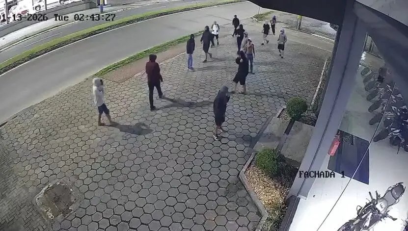 Grupo invade loja de motocicletas, furta veículos e mobiliza forças de segurança na região
