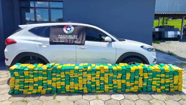 PM apreende mais de 500 kg de maconha e recupera veículo furtado