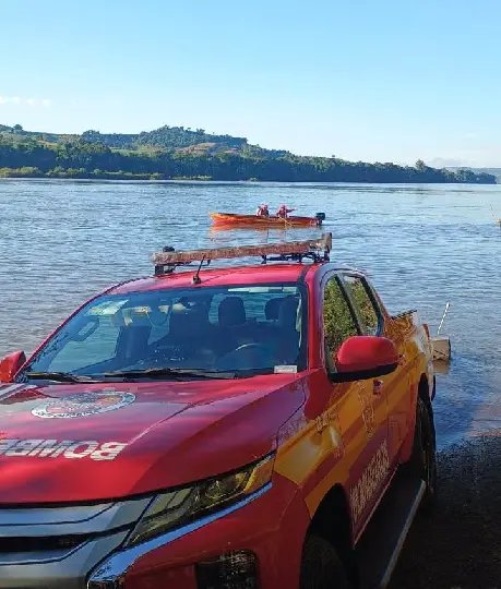 Jovem entra em rio para tentar recuperar boia de anzol e desaparece