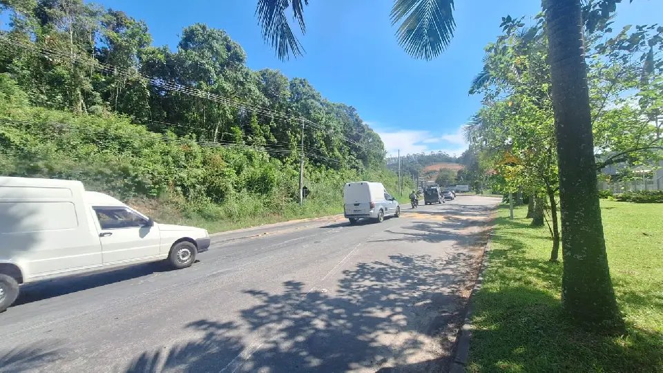 Motociclista fica gravemente ferido em acidente na Ivo Silveira