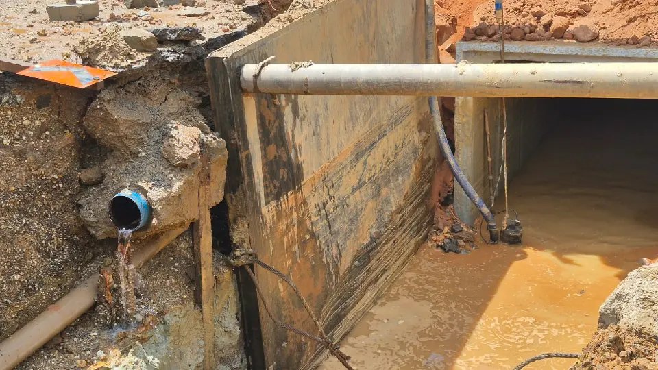 Rompimento de adutora pode causar falta de água na Primeiro de Maio