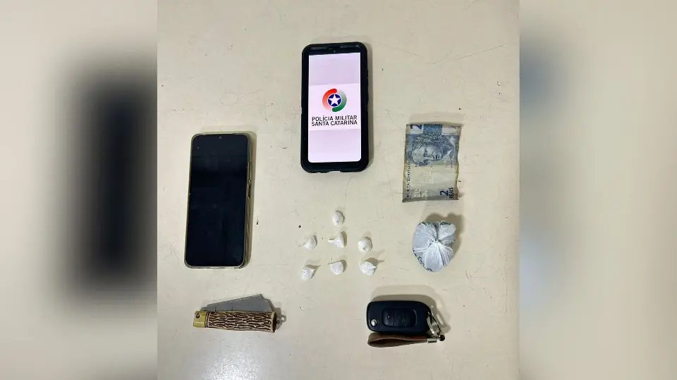 Motorista de aplicativo é abordado por infração e preso por tráfico