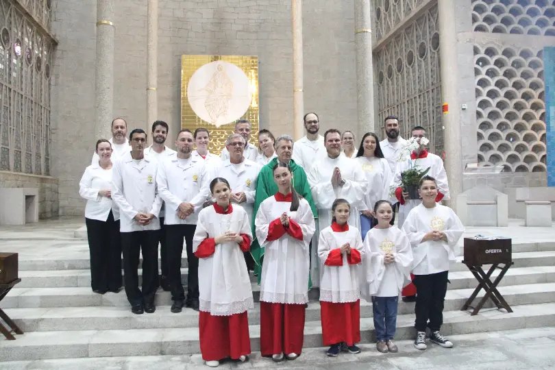 Missa marca despedida do padre Mariano