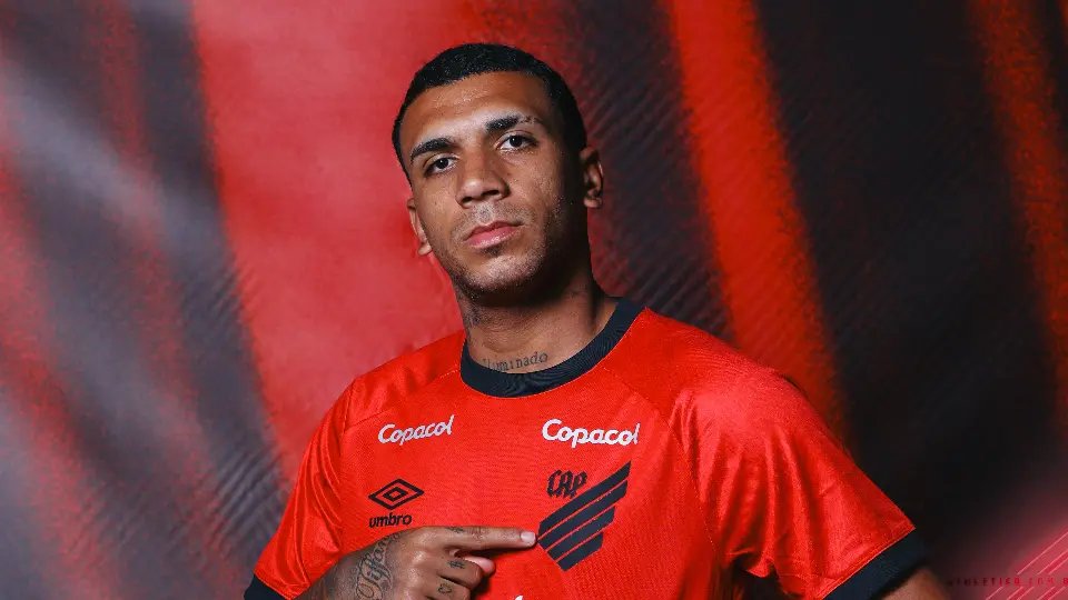 Atacante ex-Flamengo e Athletico-PR assina com o Brusque