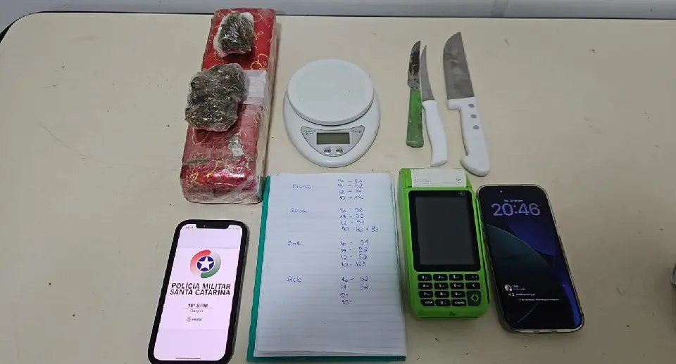 PM apreende quase 1 kg de maconha e prende homem por tráfico em Gaspar