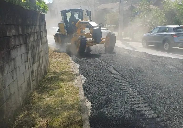 Via no Azambuja passa por recuperação asfáltica