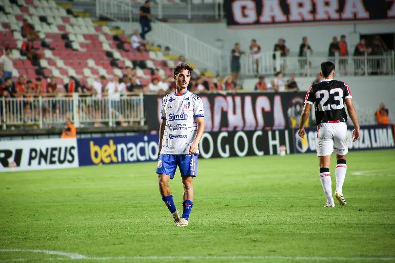 Carlos Renaux faz boa partida e vence o Joinville fora de casa 