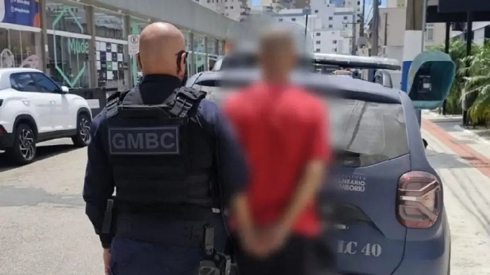 “De saidinha“ do presídio, bandido é detido após usar cartões furtados para compras