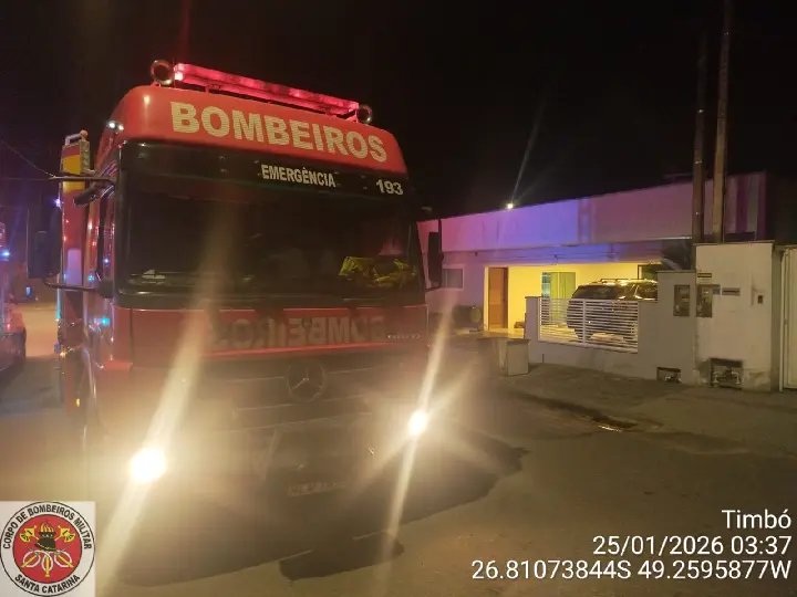 Incêndio atinge casa durante a madrugada
