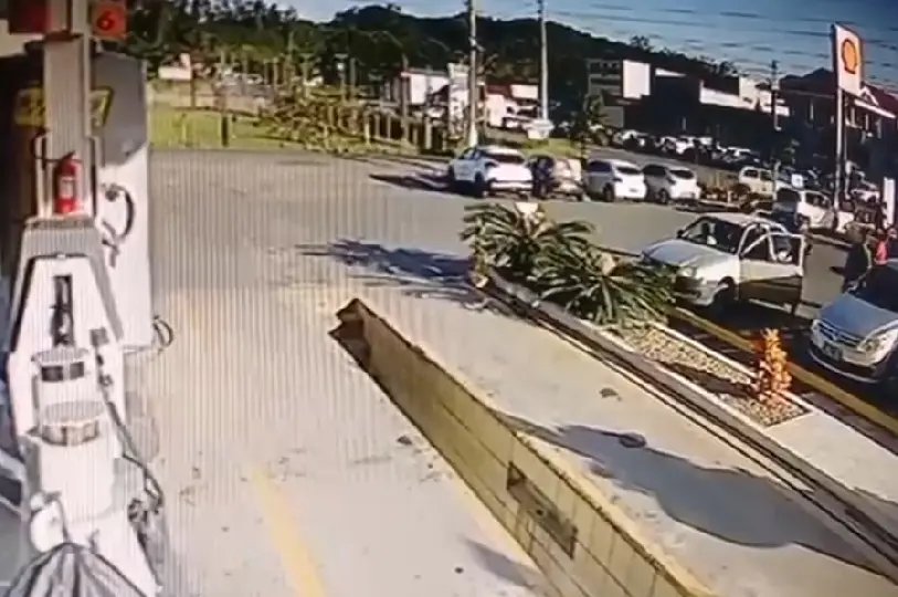(VÍDEO) Policial militar de folga reage a tiros e evita homicídio 