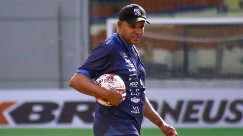 Carlos Renaux anuncia novo técnico para a sequência do Catarinense