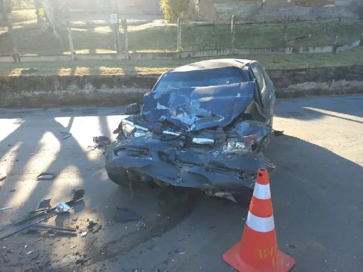 Colisão frontal deixa dois feridos graves em rodovia Catarinense