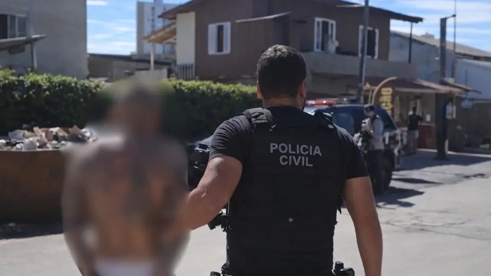 Suspeito de matar jovem queimado vivo é preso