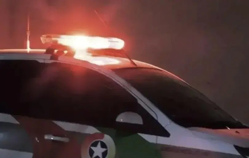 Jovem é morto a tiros em posto de combustíveis