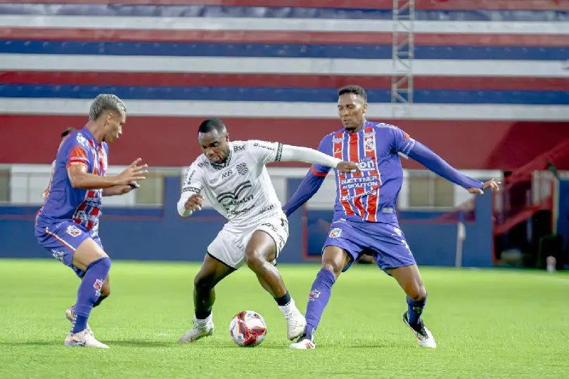 Com um a menos, Carlos Renaux vence o Figueirense no quadrangular