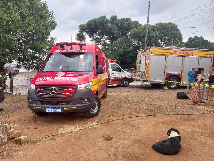 Mulher morre atropelada após carro invadir casa; motorista embriagado é preso
