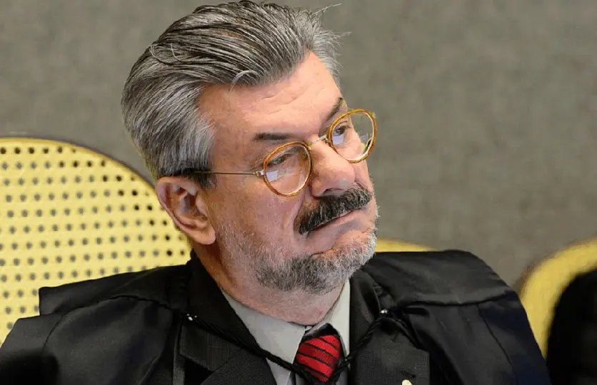 Ministro catarinense é citado em denúncia de crime sexual em praia de Balneário Camboriú