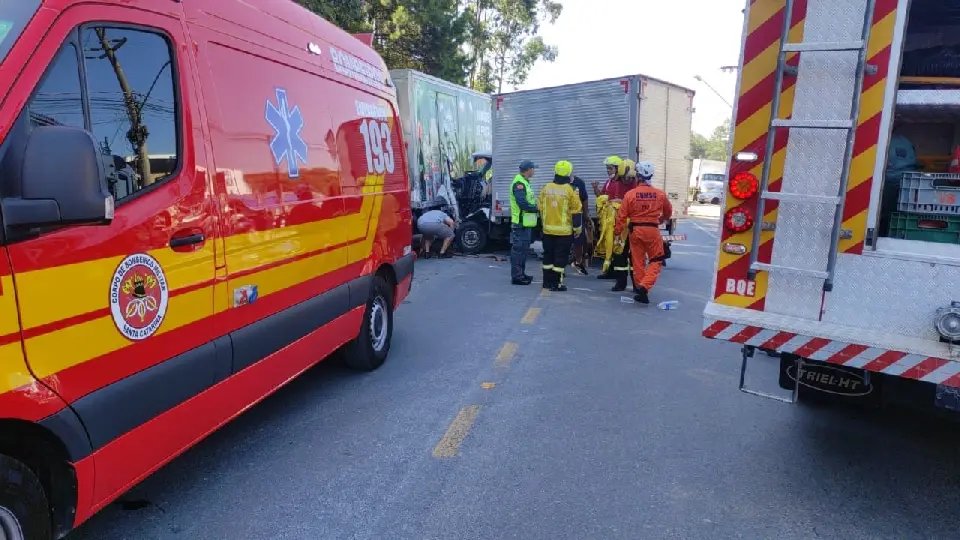 (VÍDEO) Passageiro relata colisão entre caminhões que deixou feridos na Volta Grande