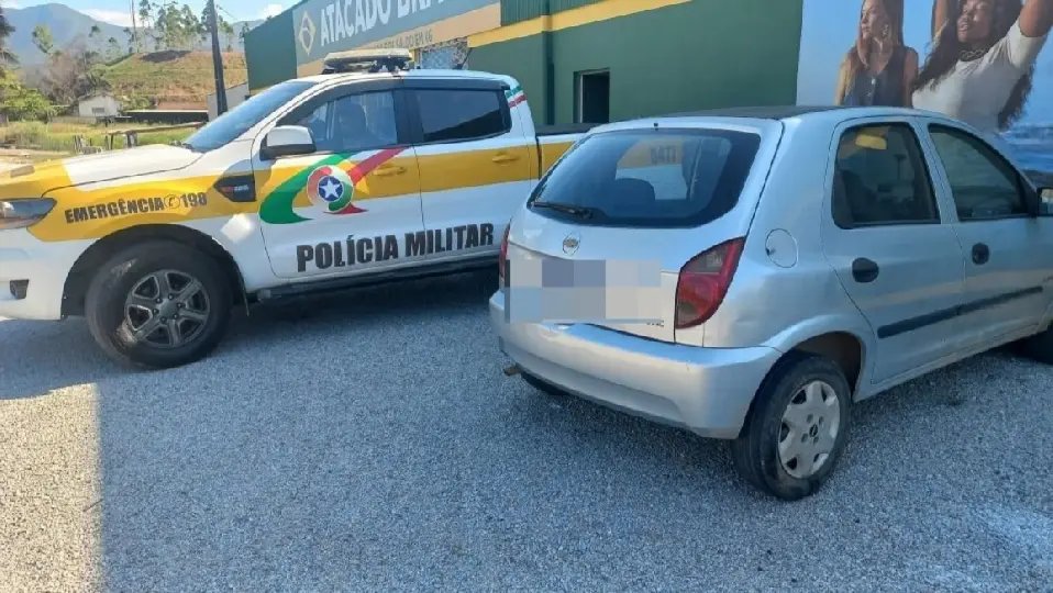 PMRv flagra motorista dirigindo com CNH suspensa na Ivo Silveira