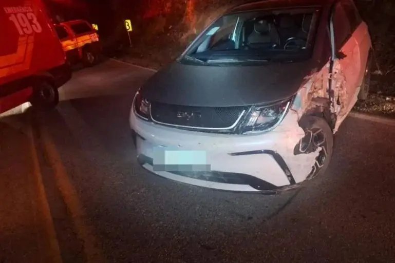 Batida entre carro e caminhão deixa um ferido na Rod. Gentil Batistti Archer