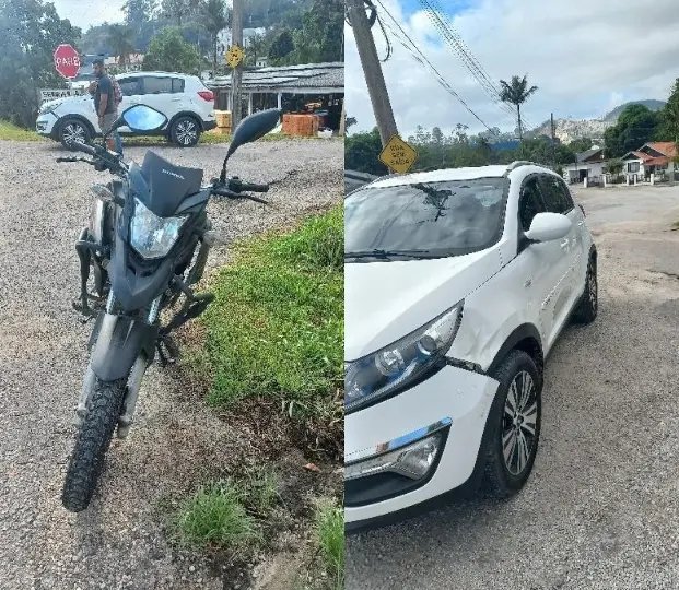 Colisão entre carro e moto na Ivo Silveira deixa homem ferido